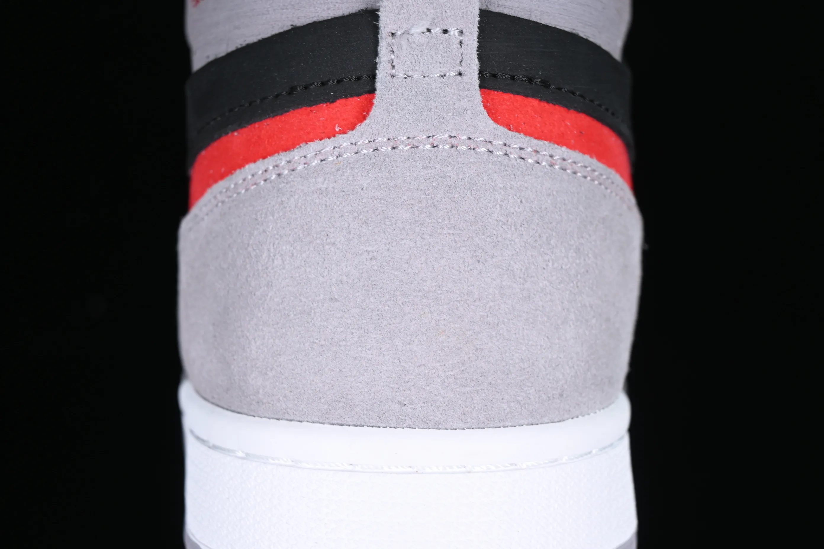 All categories Air Jordan Jordan series basketball shoes Air Jordan 1 High Air Jordan 1 Zoom CMFT AJ1 Joe 1 black gray red color matching DV1307-060